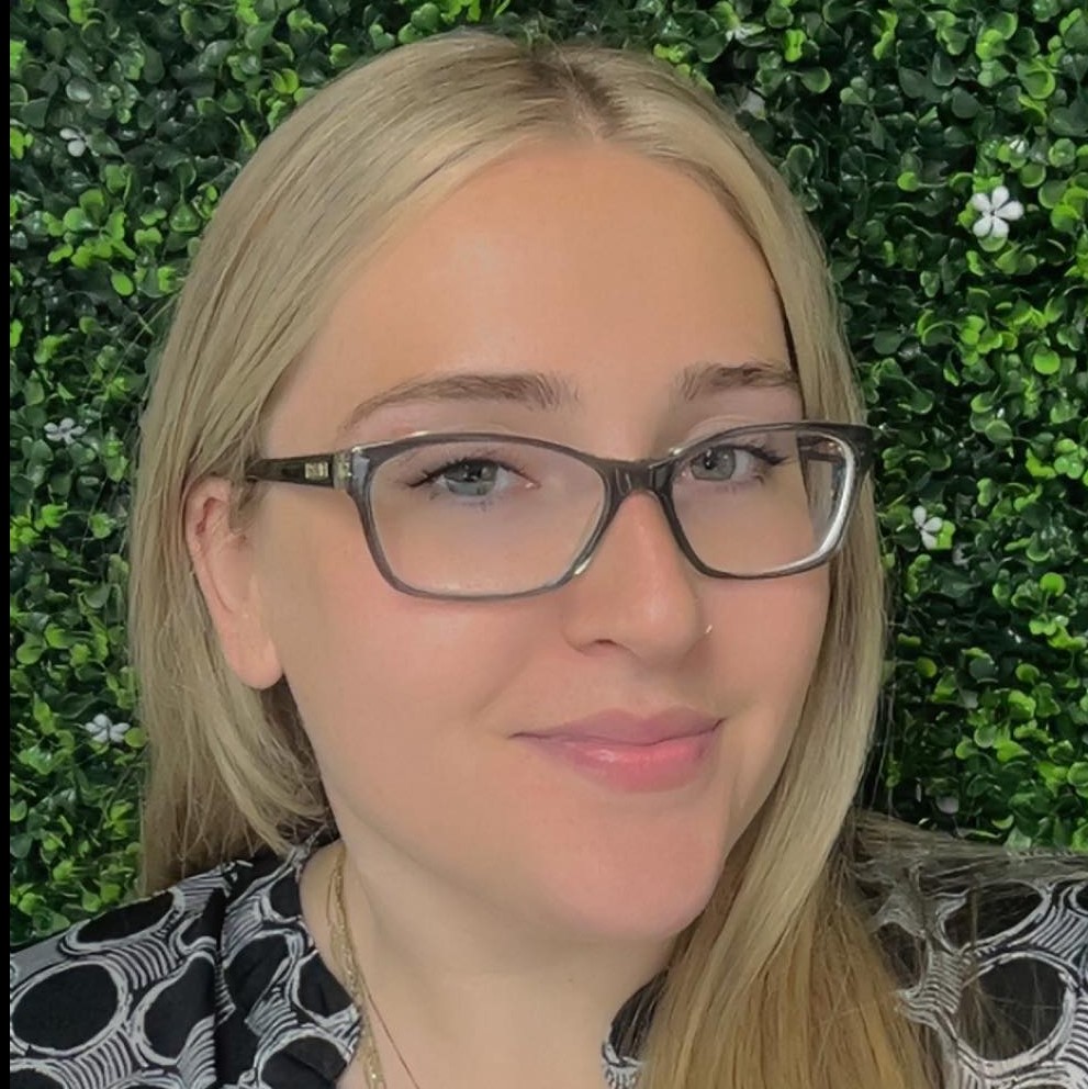 Madison - Professional Hair Colorist expert in highlights and balayage at Pink Hair Salon Clearwater